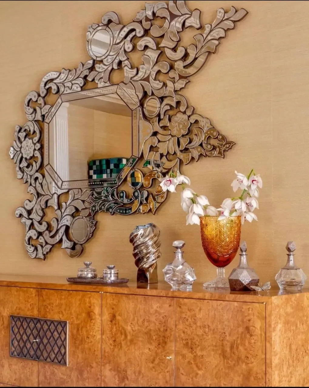 Addicta Venetian Mirror - Handcrafted with Timeless Elegance