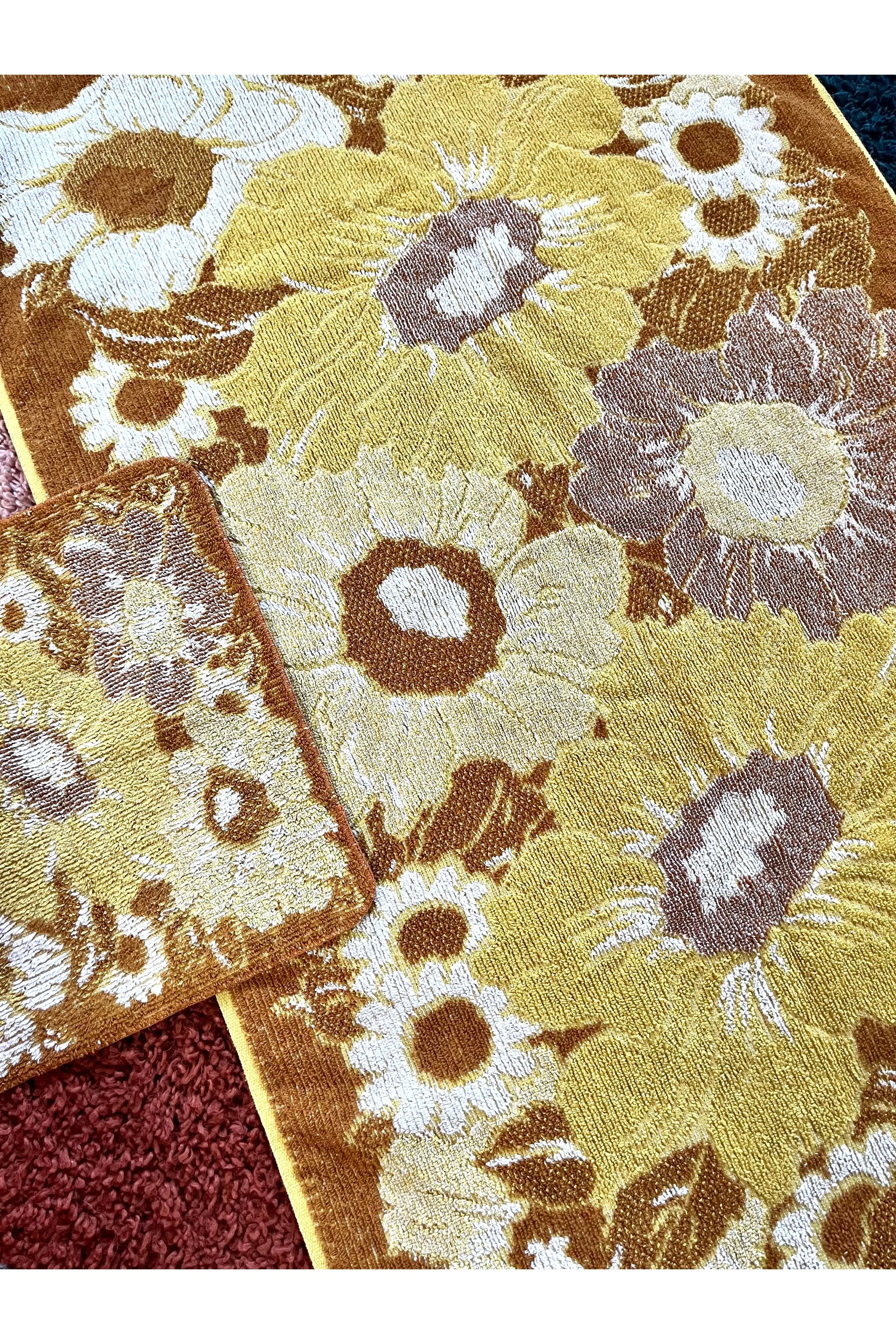 Vintage 70s Sunflower Print Towel Set